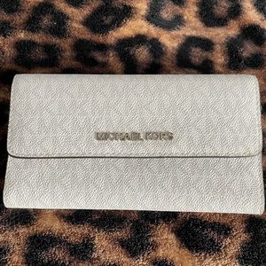 White Michael Kors Wallet